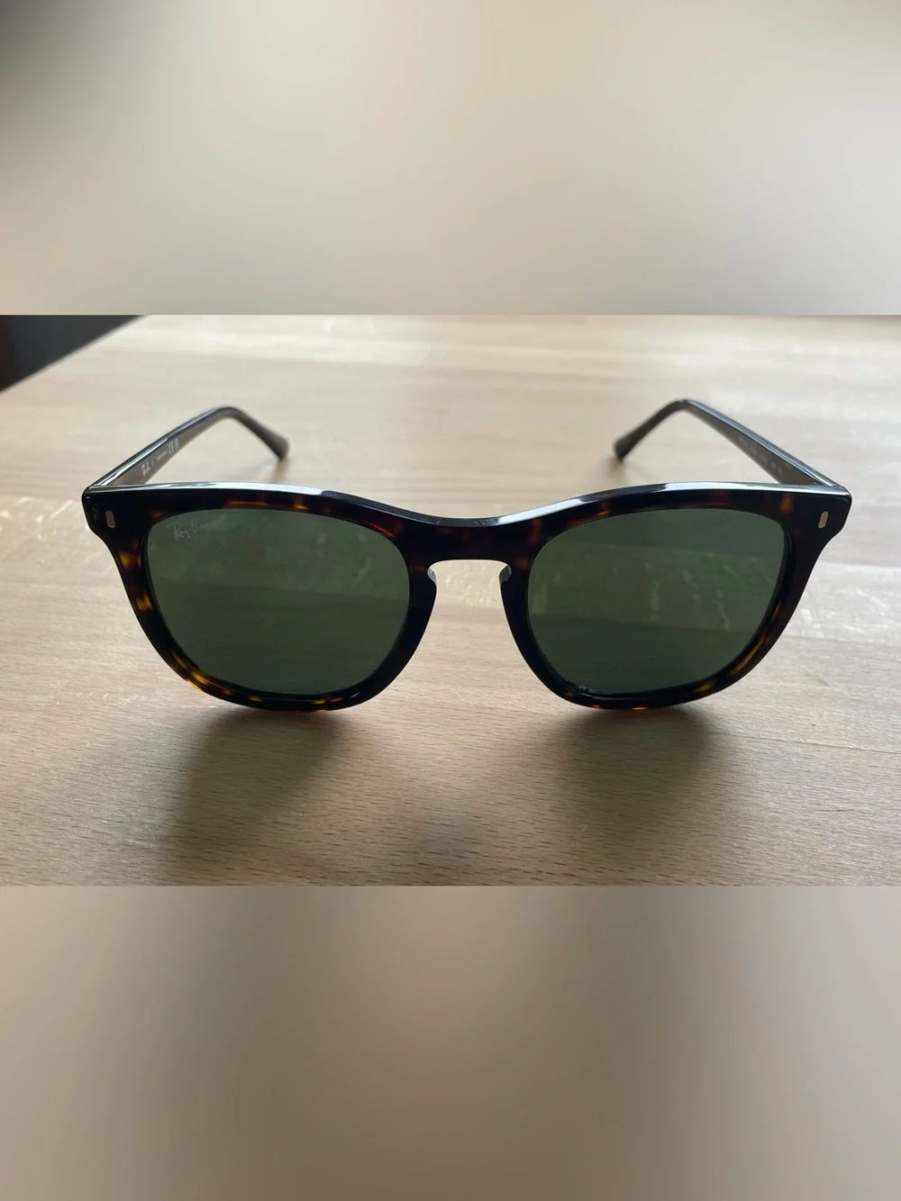 NEW Ray-Ban RB2210 Sunglasses * Frame: Havana * Lens: Green (Crystal Standard)